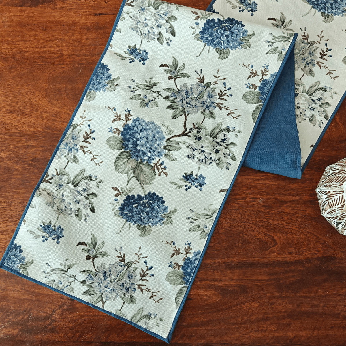 Glade Printed Table Runner, 100% cotton, 13" x 72" - Coral Slub -